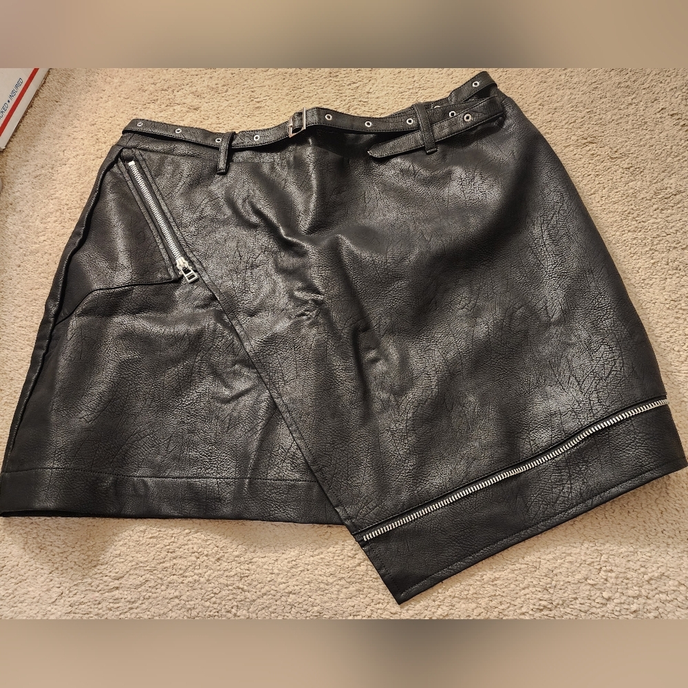 Soncy Black Vegan Leather Skirt Zippers Lined Back Zip 14/16 NEW Moto Bikercore